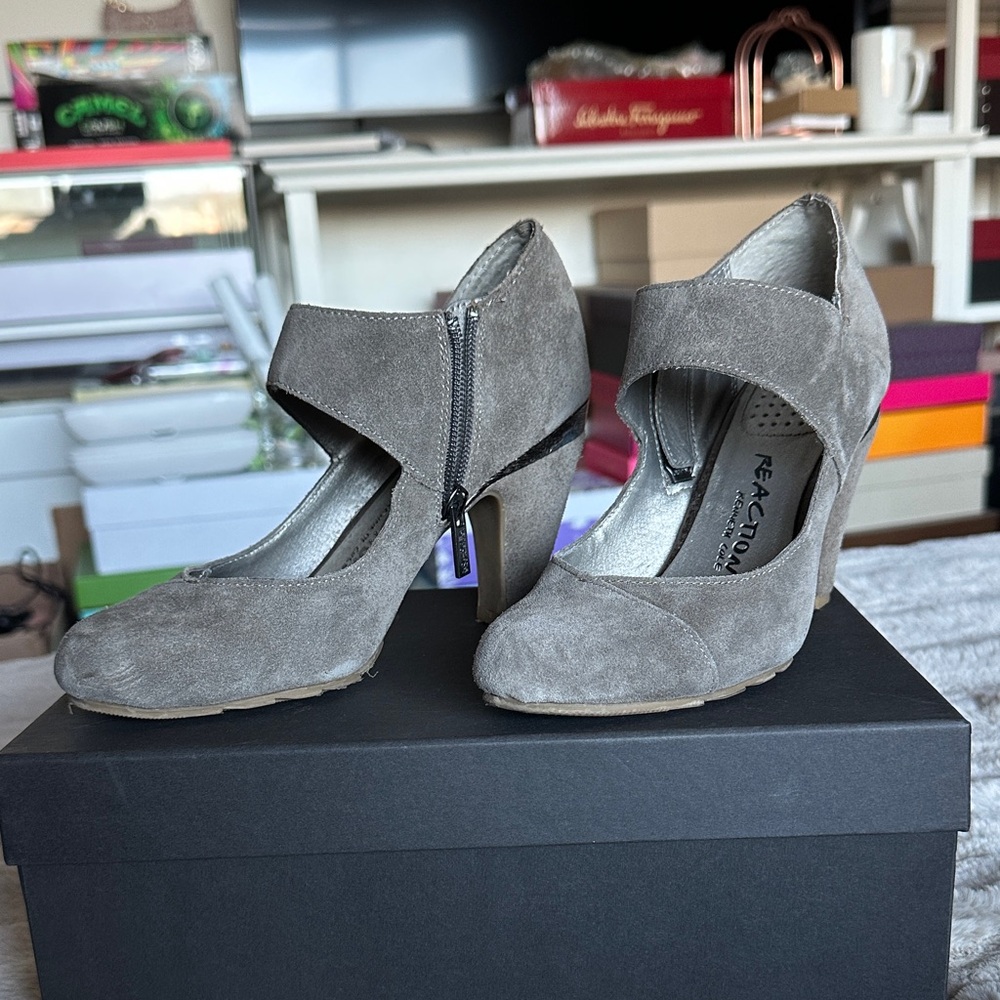 Kenneth Cole Reaction Women's Taupe Suede Heels